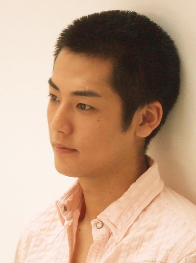 福士诚治的写真-单眼皮男生 也可以很...