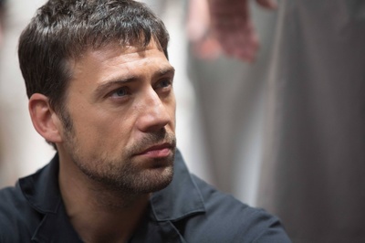 亚当·雷纳的写真