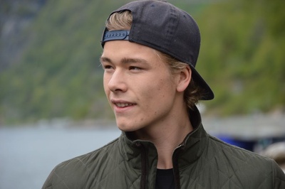 乔纳斯·霍夫·奥夫特布洛的写真