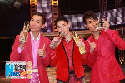 黄建东的写真-左一