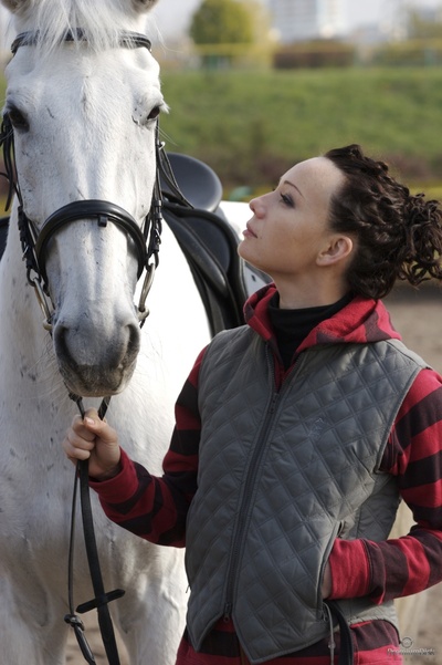 丘利潘·哈马托娃的写真-正在保存...