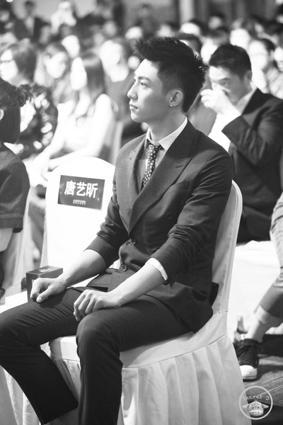 黄景瑜的写真-转自微博：@SecretJ_...