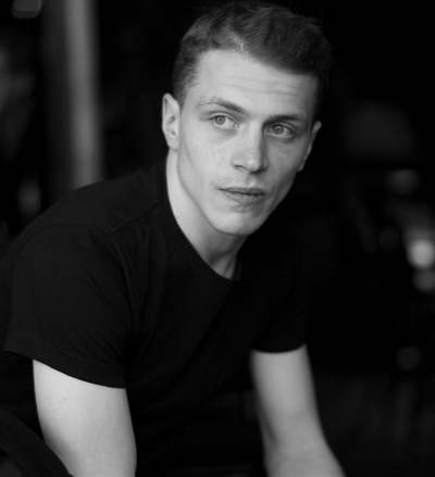 凯文·阿札伊斯的写真