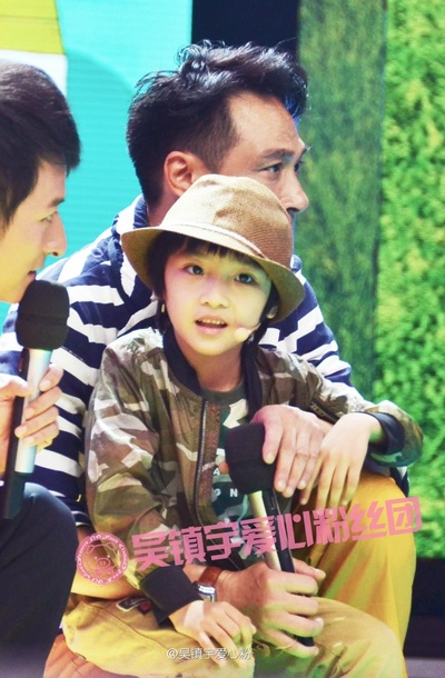 费曼的写真-小伙子有一天拿著電腦...