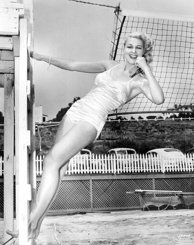 琼·肖丽的写真