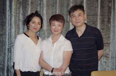 张蕾的写真-17年红楼聚首照~