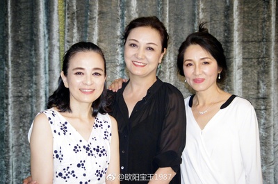 张蕾的写真-17年红楼聚首照~