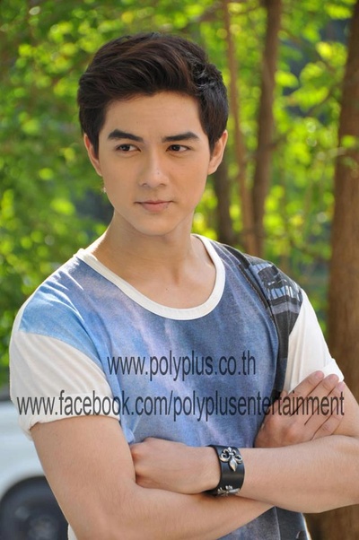 查理·瑞纳的写真-刚满20岁的小帅锅。...