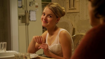 劳拉·威金斯的写真-有点像Taylor