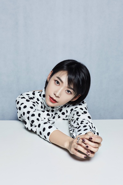 吕晓霖的写真-吕晓霖展现甜美面貌