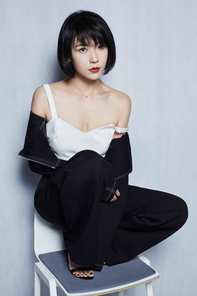 吕晓霖的写真-吕晓霖眼神撩人