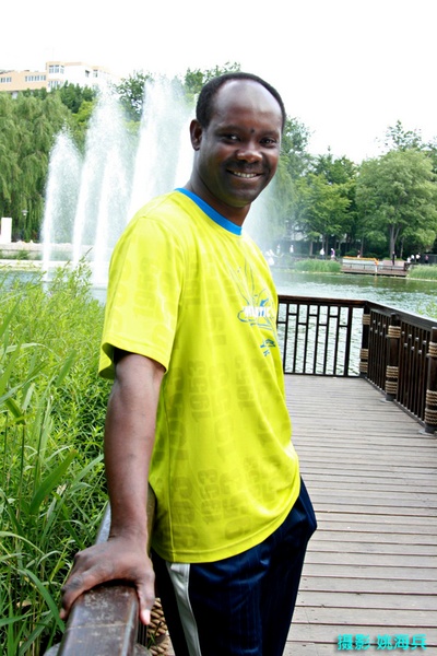 吕克·本扎的写真