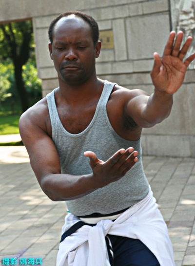 吕克·本扎的写真