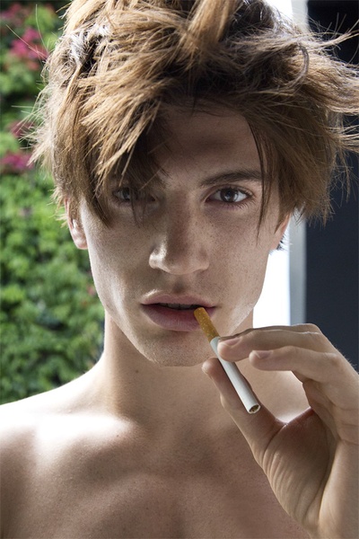 亚当·思格特·米勒的写真