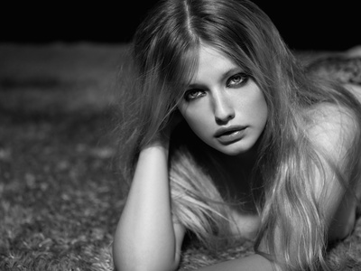 埃拉·琼·昂拉尔的写真