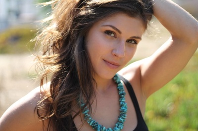 莉莉·米罗基尼克的写真