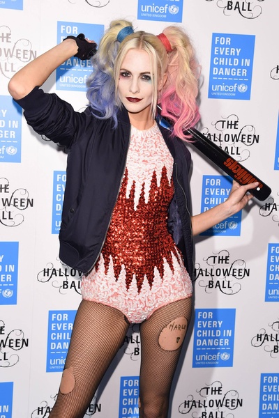 波比·迪瓦伊的写真