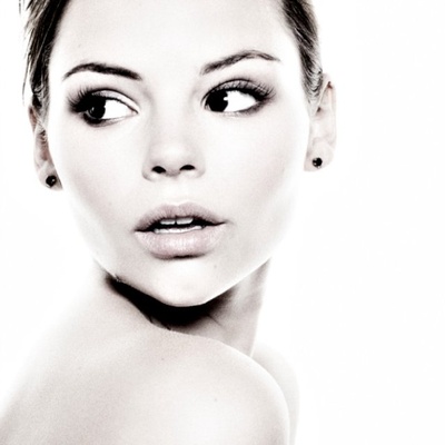 伊琳·珀威尔的写真