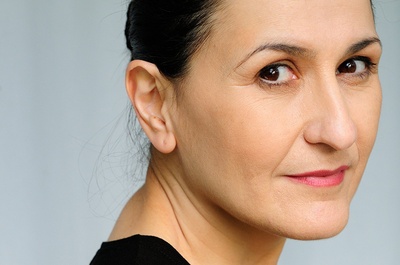 希尔·艾罗格路的写真