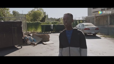 艾利克斯·希伯特的写真-《黑豹》片尾惊险Chir...