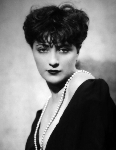 海伦·摩根的写真