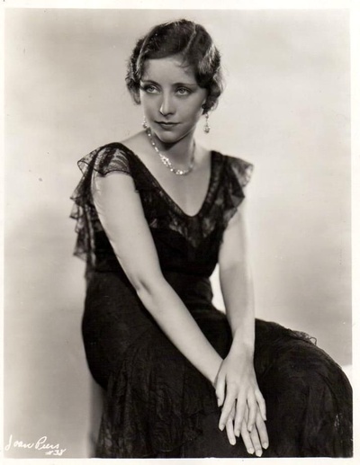 琼·佩尔斯的写真