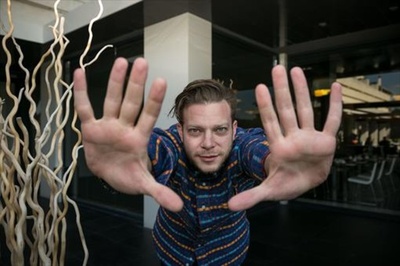 托德·施特劳斯-斯古尔森的写真