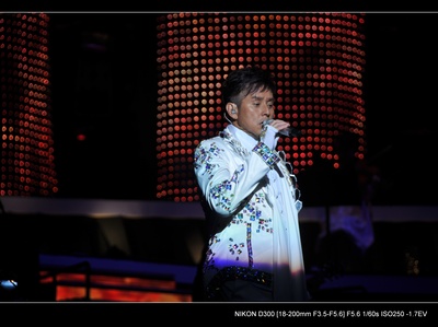 谭咏麟的写真-2010香港演唱会