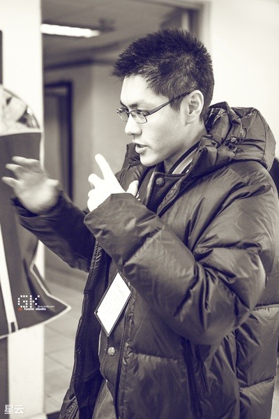 田晓威的写真-田晓威导演为演员讲戏