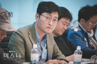 李俊赫的写真-迷雾 미스티 (2018)  ht...