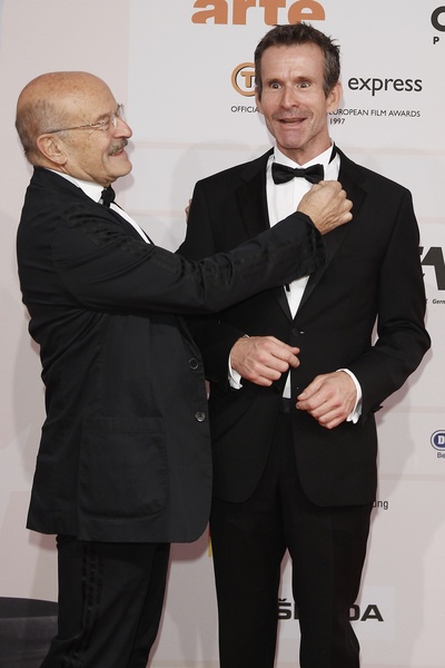 沃尔克·施隆多夫的写真-沃尔克•施隆多夫与乌...