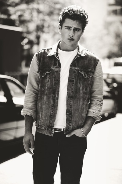 亚历克斯·布劳恩斯坦的写真