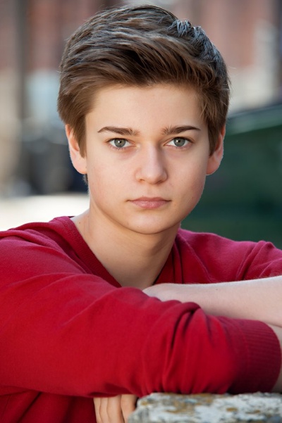 以利亚·史蒂文森的写真