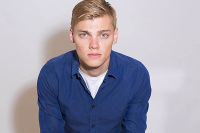 列维·米登的写真