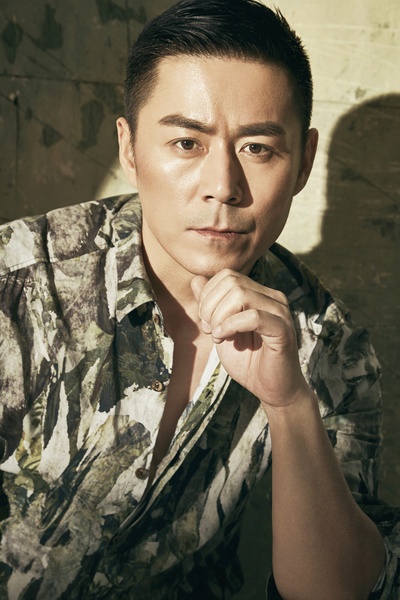 常铖的写真-常铖迷彩写真呼应春色...