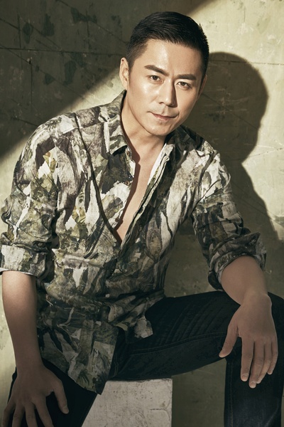 常铖的写真-常铖迷彩写真呼应春色...