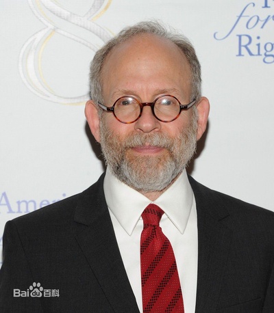 鲍勃·巴拉班的写真-《老友记》中 ，菲比...