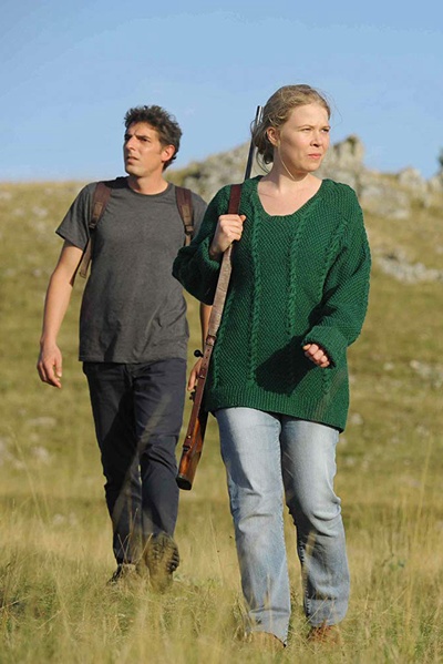 英迪亚·海尔的写真