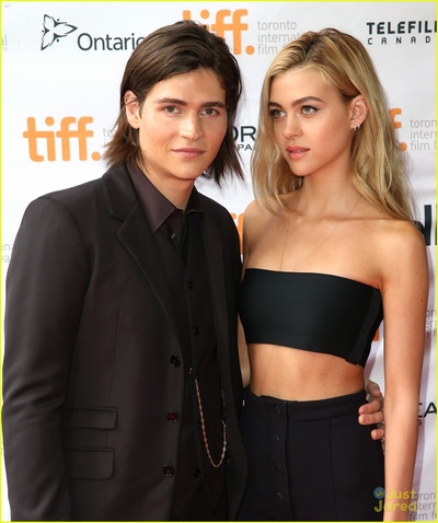 威廉·佩尔茨的写真