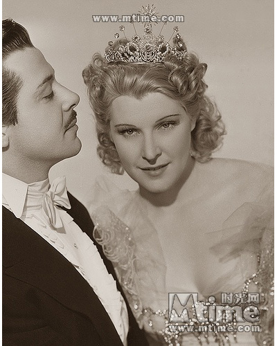 米莉莎·科耶斯的写真-《翠堤春晓》剧照 右...