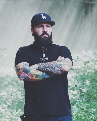 史蒂芬·C·米勒的写真-年纪轻轻已经接连合作...