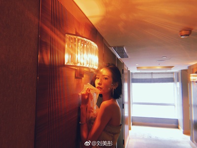 刘美彤的写真-晕光