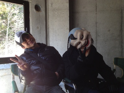 王冰的写真-与怨灵人偶的现场合影