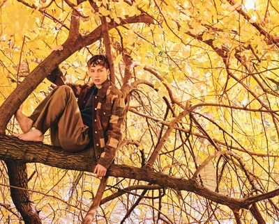 特洛耶·希文的写真