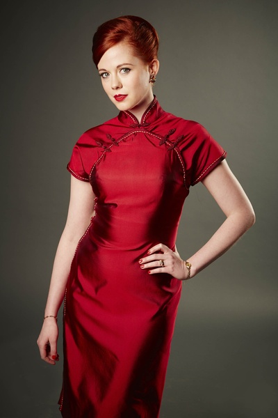 佐伊·博伊尔的写真-穿旗袍好漂亮，婀娜多...