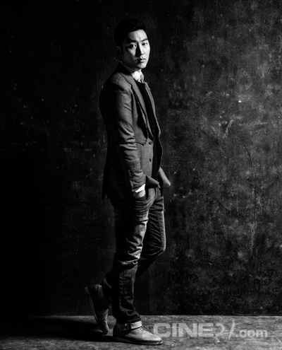朴斗植的写真-《cine21》2014 RISI...