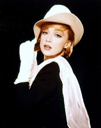 伊迪·亚当斯的写真