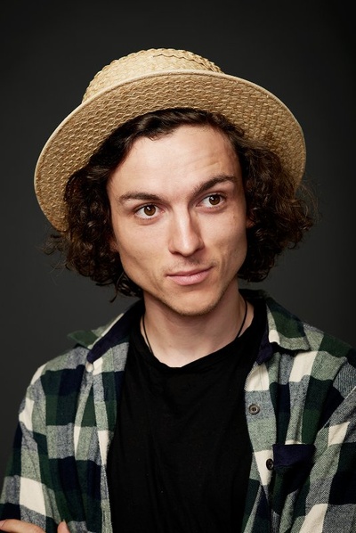 米洛·考索恩的写真