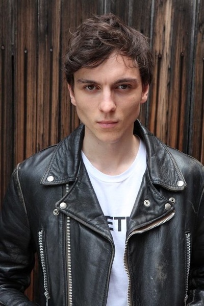 米洛·考索恩的写真