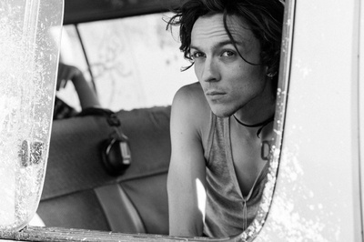 米洛·考索恩的写真